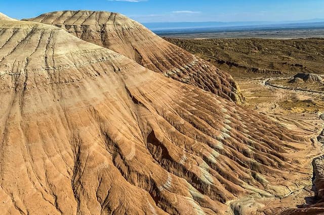 1-2 Days Singing dunes & Aktau mountains grouptour to Altyn Emel
