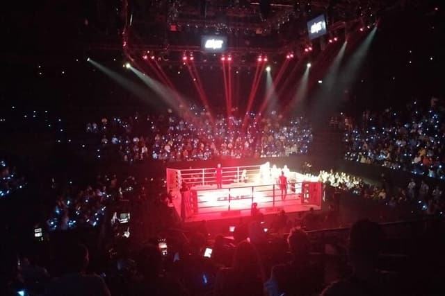 Dinner, Drinks and Friday Night Lumphini Muay Thai Experience