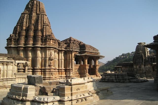 Guided Day Trip to Eklingji & Nagda Temples with Monsoon Palace