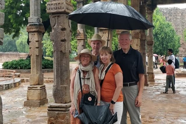 Private Tour in Mehrauli Archaeological Park & Qutub Minar