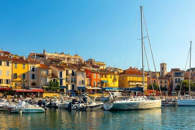 Cassis, the Calanques & the Villages of Luberon in private tour.
