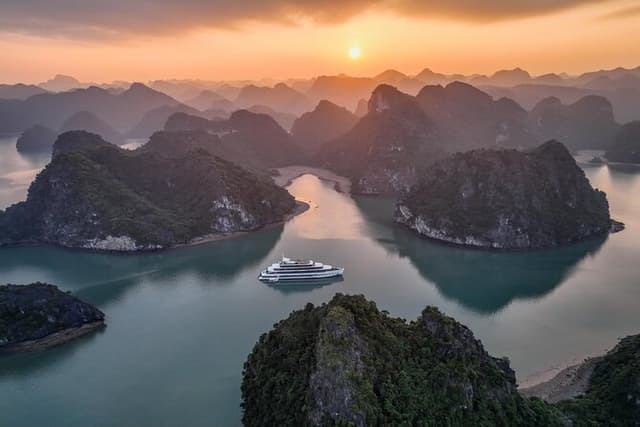 Discovery Halong Lan Ha Bay Group for 2 adults