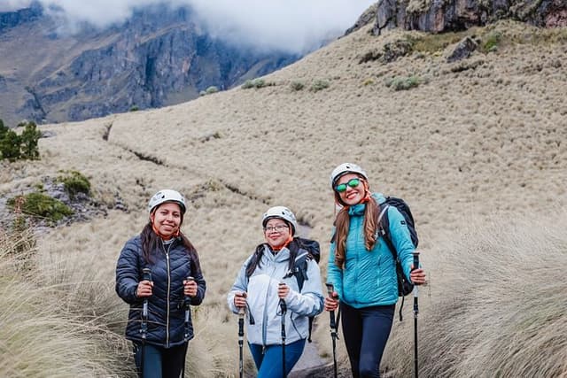From Puebla: Iztaccihuatl hiking tour all-Inclusive private tour