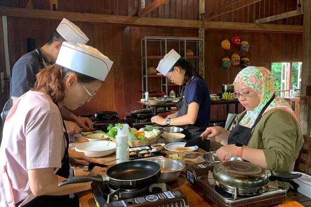 1 Day Private Siem Reap City Tour & Khmer Cooking Class