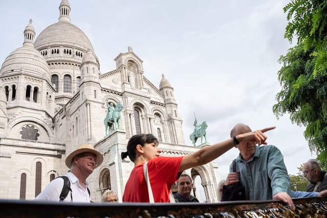 Hidden Montmartre Walking Tour: Artists, Views & Sacré-Cœur