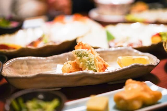 Kyoto Premium Night Foodie Tour in Gion(9+dishes + Sake tastings)
