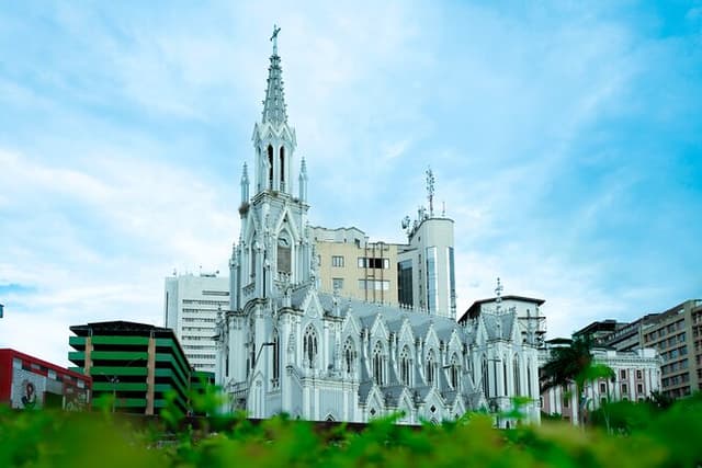Cali: Walking tour of the historic center