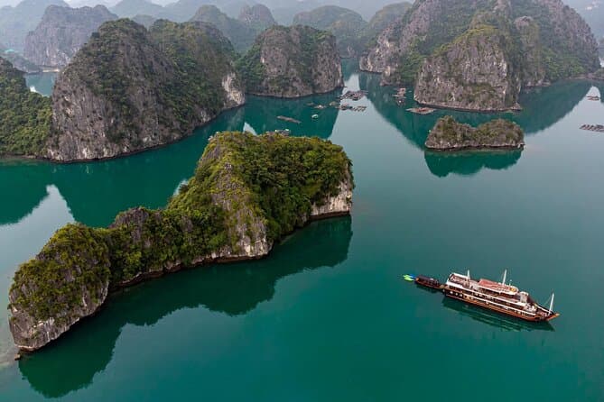 Cat Ba Lan Ha Bay Cruise & Hidden Lagoon Tour
