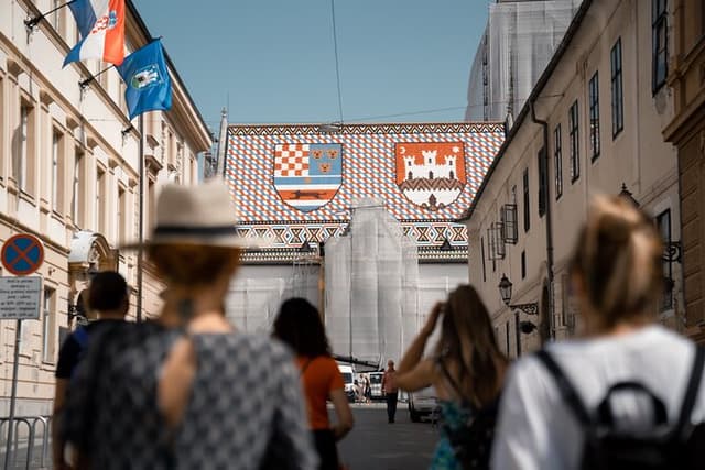 Zagreb Highlights: Old Town, WWII tunnels, Funicular & Tastings