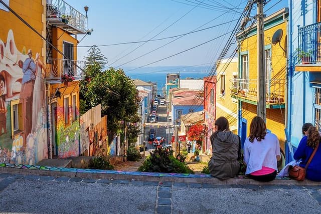 Tour to Valparaíso, Viña del Mar, Pablo Neruda Museum and Vineyard