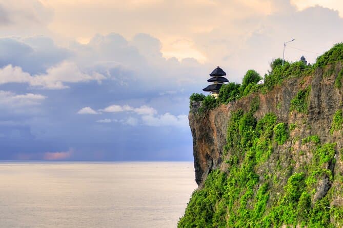 Ubud Uluwatu Temple Sunset Tour: Cliffside Magic