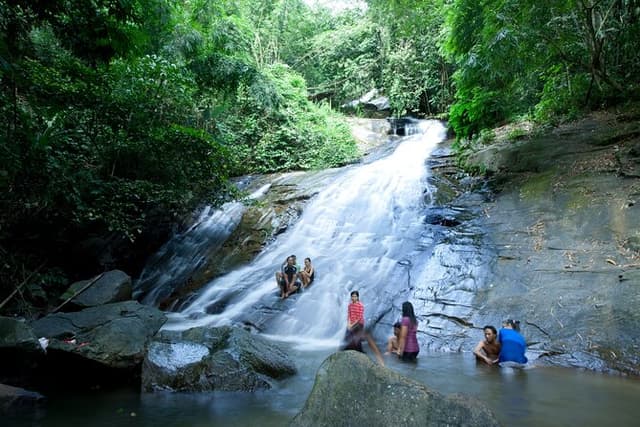 Kuala Lumpur Private Tour to Batu Caves Hotsprings And Waterfalls
