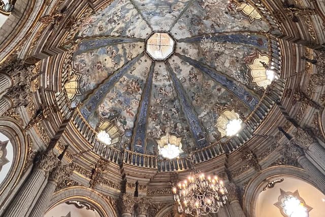 100% private tour in Guadalupe's Basilica with transport