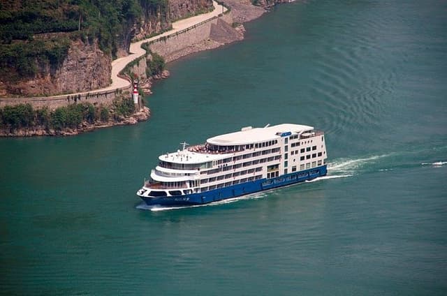 5 day: Yichang to Chongqing by Yangzi Explorer via Shennongjia