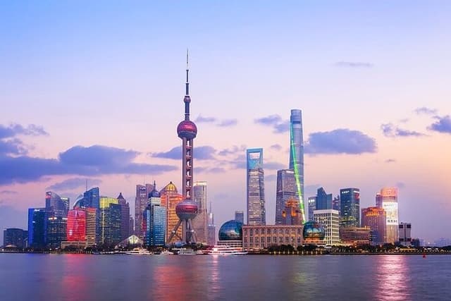 Private Layover Tour of Shanghai Tower and other Iconic Attractions with Pickup