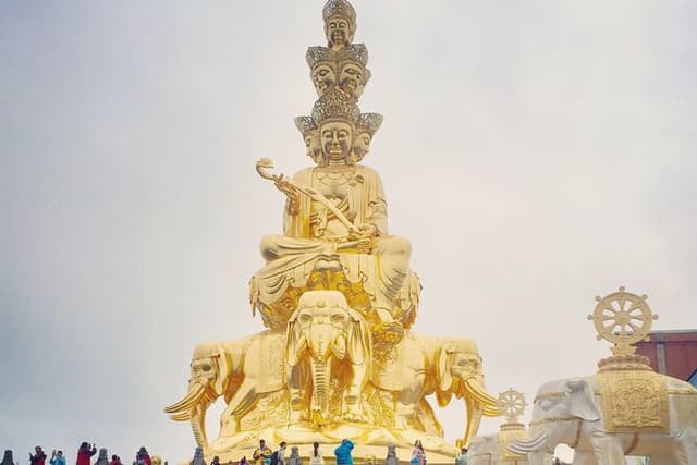 2-Day Tour to Leshan Giant Buddha and Emei Mt. Golden Summit Tour
