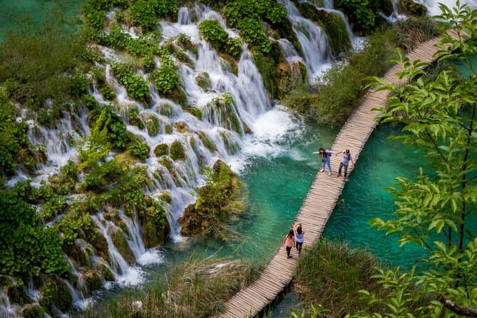 Zadar to Plitvice Lakes: Guided Waterfalls & Lakes