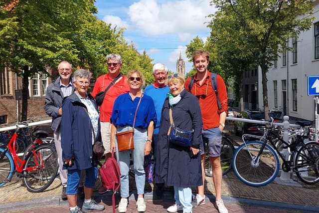 Private Tour of Delft + Visit to Delft Blue Museum & Factory