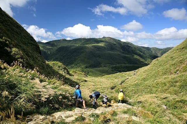 Private Tour Yangmingshan NP Beitou Hot Spring Park and Tamsui