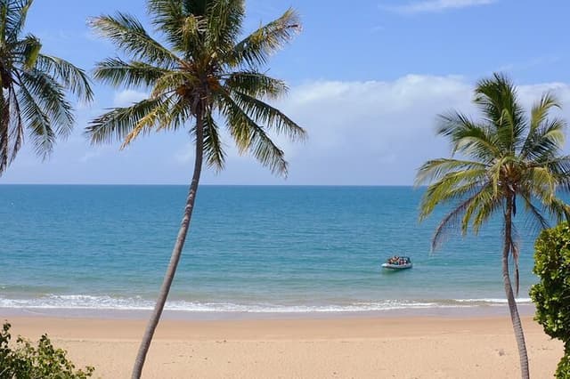 360 Boat Experience to Circumnavigate Magnetic Island