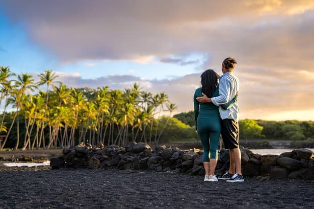 Big Island: Deluxe Volcano Experience with Restaurant Dinner