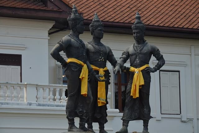 Historic Temples and City Guided Walking Tour in Chiang Mai
