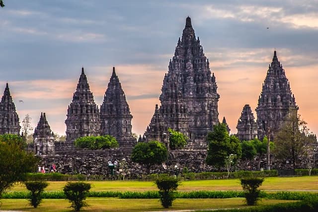 Borobudur (Climb Up), Sultan Palace - Tamansari, Prambanan Tour