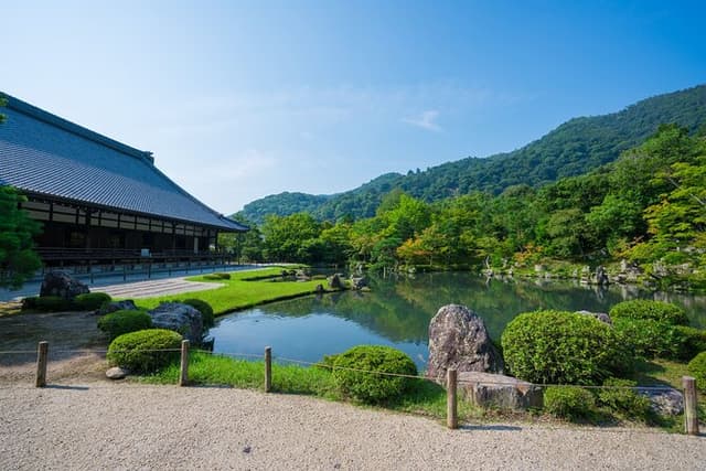 Kyoto Arashiyama Bamboo Forest & Scenery Customized Private Tour