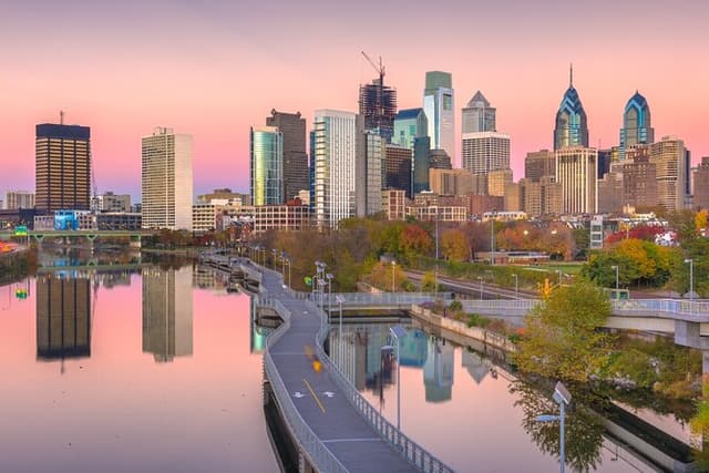 Private Art & Romance Tour in South Philadelphia