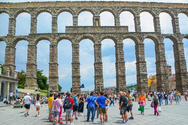 Toledo & Segovia Tour with Cathedral and Alcazar Tickets & Lunch