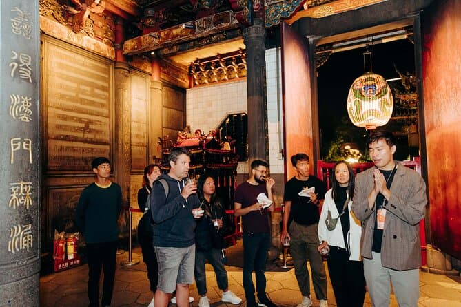 Longshan Temple Walking Tour