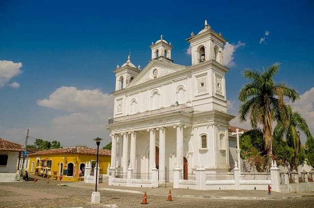 Full Day Private Tour to Suchitoto and Ilopango Lake