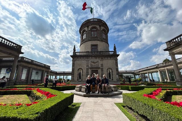 PRIVATE Tour Chapultepec Castle - Tickets Included