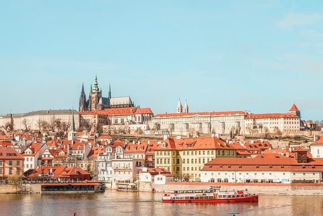 Discover the Best of Prague: Private Tour incl Best beer tasting
