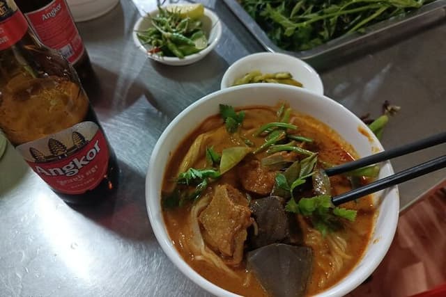 Small Group Phnom Penh Food Tour and Local Market Experience
