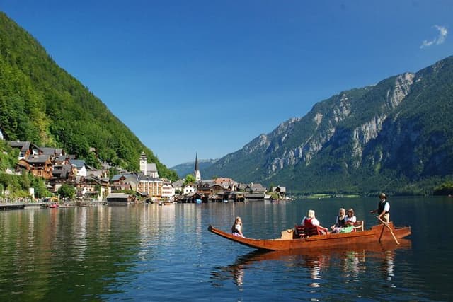 Guided excursion to Hallstatt in the Salzkammergut from Vienna