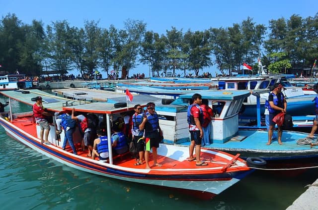 Private Tour History, Local Food and Snorkeling Whole Island