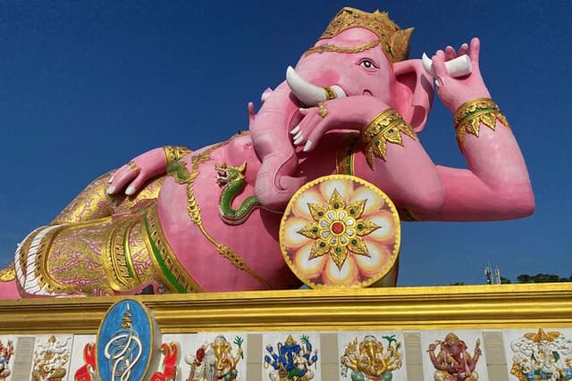 Bangkok: Pink Ganesha & Wat Paknam Half-Day Japanese Tour