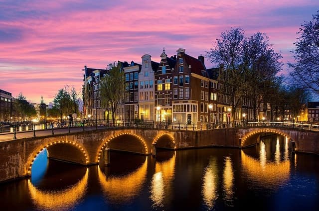 3 hours Private Amsterdam Modern Waterfront and North Tour