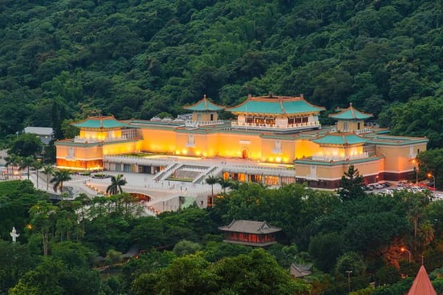Taipei National Palace Museum & Dadaocheng Cultural Day Tour