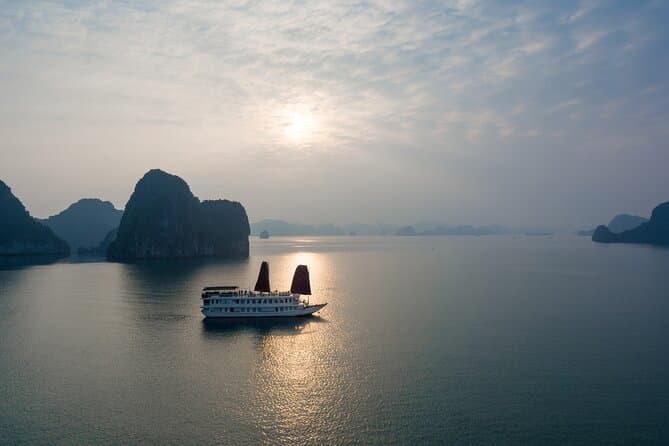 Best Bai Tu Long Bay Cruise Tours from Hanoi