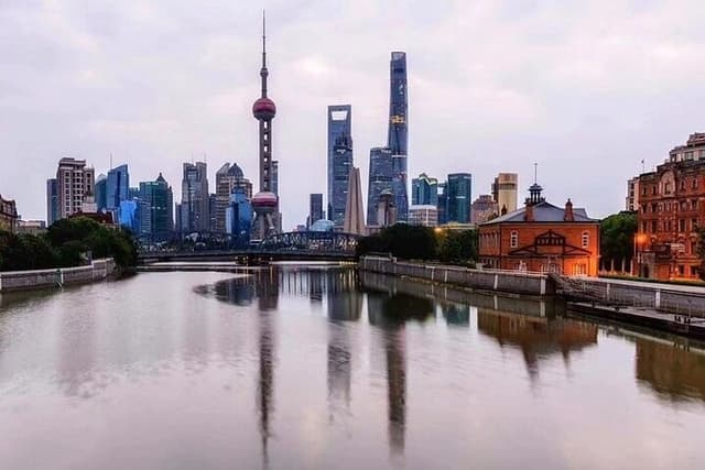 Shanghai Private Day Tour with Must-see Attractions & Cruise in Huangpu River