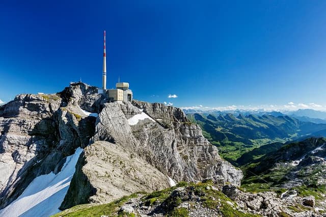 Private Guided Swiss Alps Day Trip from Zurich with Hotel Pick-Up