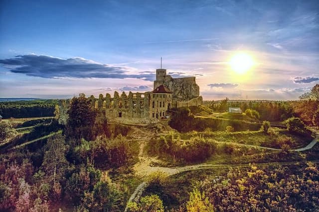 Private Guided Tour to Trail of the Eagles Nests from Krakow