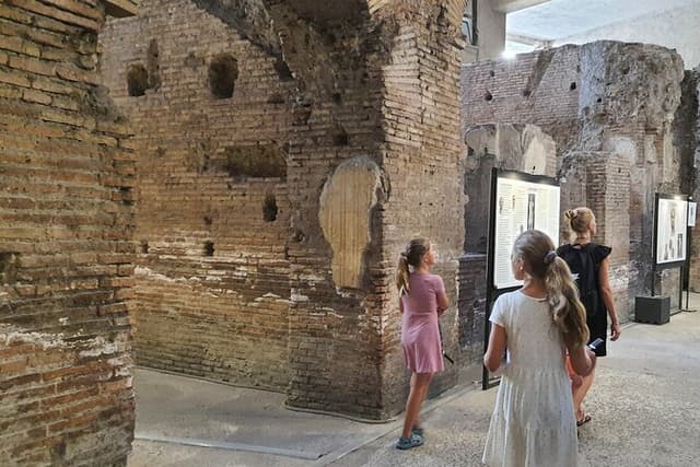 Rome Private Tour Piazza Navona and Domitian Stadium Undergrounds