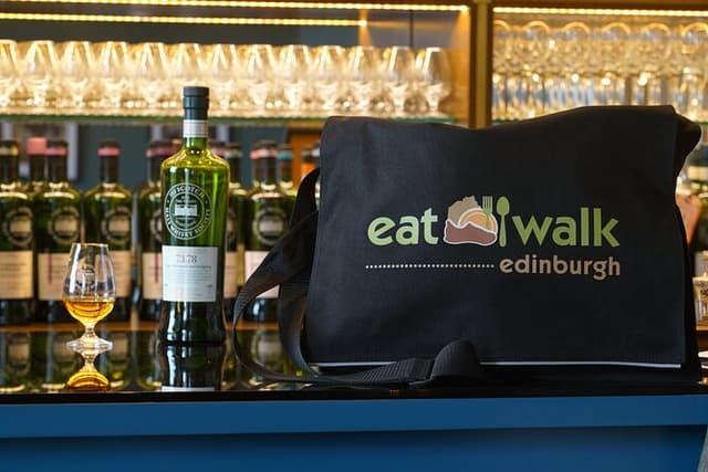 Edinburgh Premium Food & Drink Tour with EatWalk Tours (3 hours)