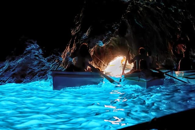 Blue Grotto and Capri Private Boat Tour with Aperitivo and Swim