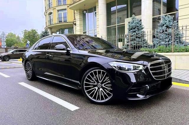 Private Transfer: Brandenburg Airport BER to Berlin by Luxury Car