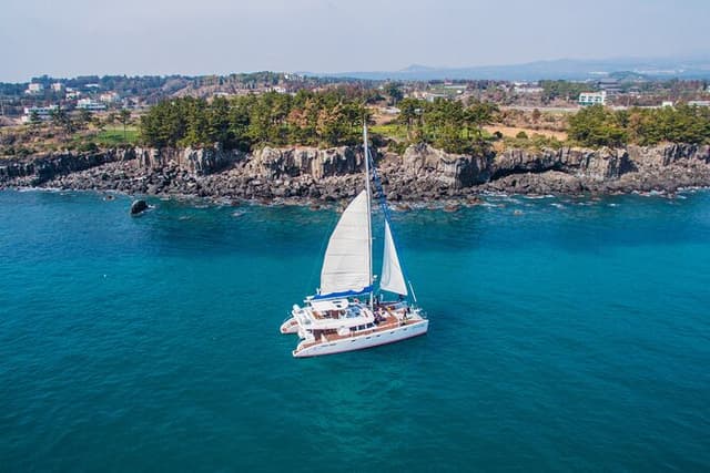 Jeju Luxury Private Tour Including UNESCO Yacht Cruise