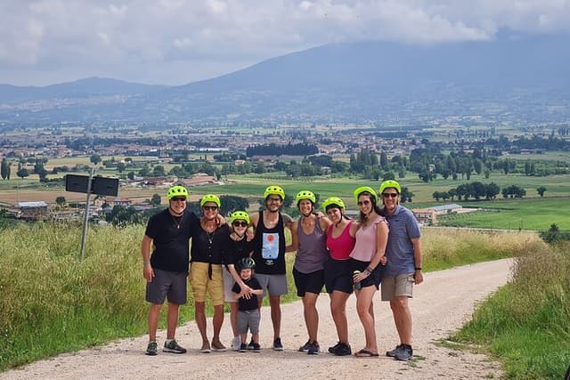 E-Bike Tour near Assisi with Wine Tasting & Winery Lunch